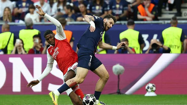 Quelle équipe ouvre le score dès la 6ème minute ?