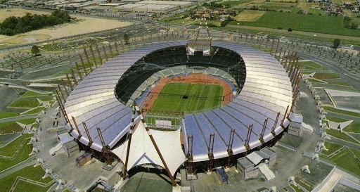 Quel est le nom de ce stade dans lequel la Juve a évolué de 1990 à 2006 ?