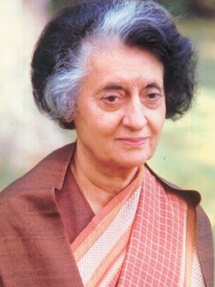 Indira Gandhi, deux fois Premier ministre de l’Inde, est la fille de …