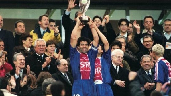 Contre quelle équipe le PSG gagne-t-il la première Coupe de la Ligue en 1995 ?