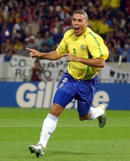 Contre quelle équipe Ronaldo a-t-il inscrit un doublé lors de la finale du Mondial 2002 ?