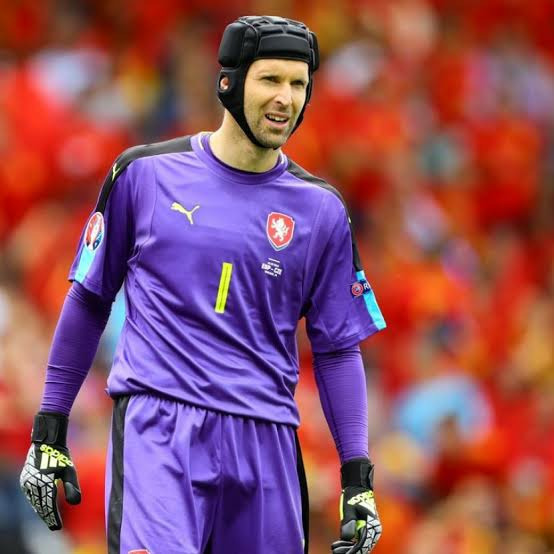 Dans quel club français le tchèque Petr Čech a-t-il évolué pendant 2 saisons ?