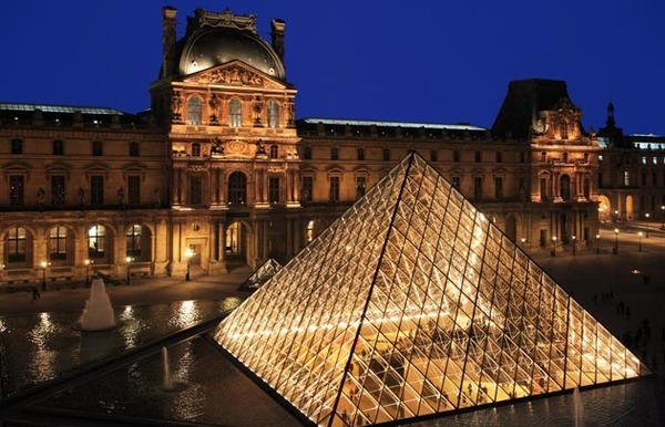 Quel architecte est à l’origine de la pyramide du Louvre ?