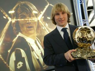 Quel est ce footballeur tchèque qui remporte le Ballon d'Or 2003 ?