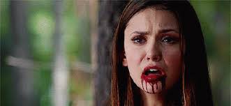 A quelle saison Elena devient-elle un vampire ?