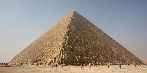 Quel est ce tombeau d'un pharaon qui se trouve en Egypte, à Gizeh ?