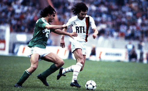 Avec le PSG, il remporte la finale de la Coupe de France 82 face au Verts après avoir inscrit...