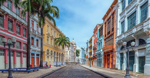 Dans quel pays se trouve la ville de Recife ?
