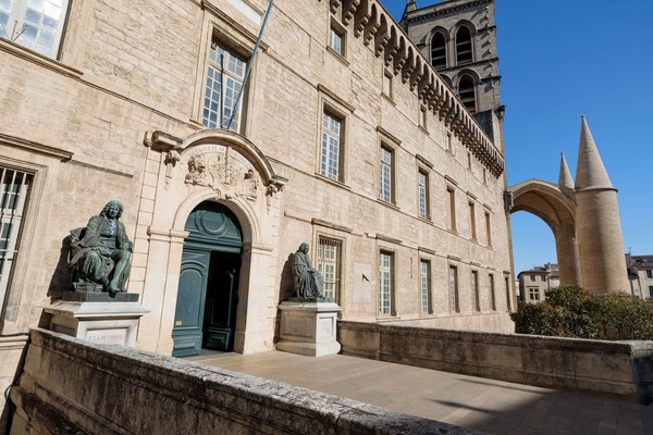 Quel illustre humaniste l’université de médecine de Montpellier a-t-elle accueilli ?
