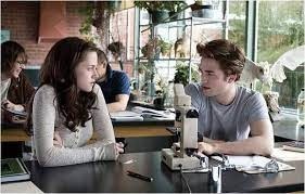 À quel cours Bella et Edward se parlent pour la première fois ?