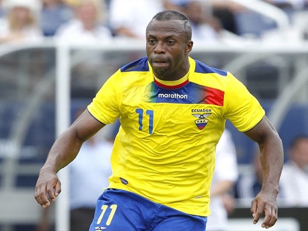 Footballeur équatorien ayant joué la coupe du Monde 2006 et à Birmingham City, mort d'un accident de la route en 2013 ?