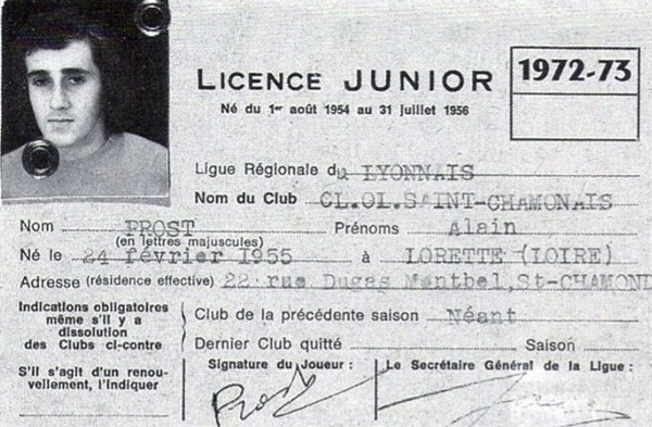 Avant de se découvrir une passion pour le sport automobile, de quelle discipline le jeune Alain voulait-il devenir professionnel ?