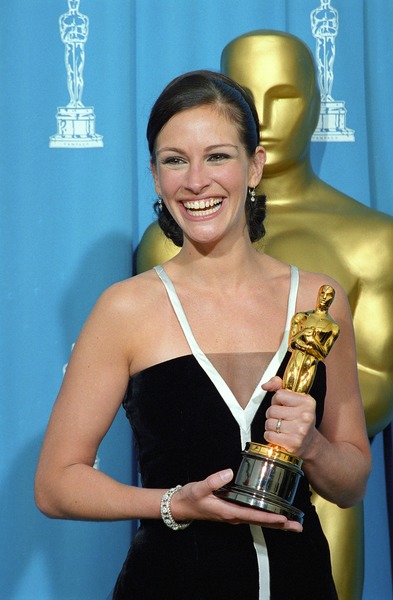 Pour Erin Brockovich elle remporte l'Oscar de la meilleure actrice.
