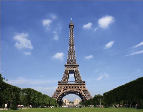 Combien de mètres de hauteur mesure la tour Eiffel ?
