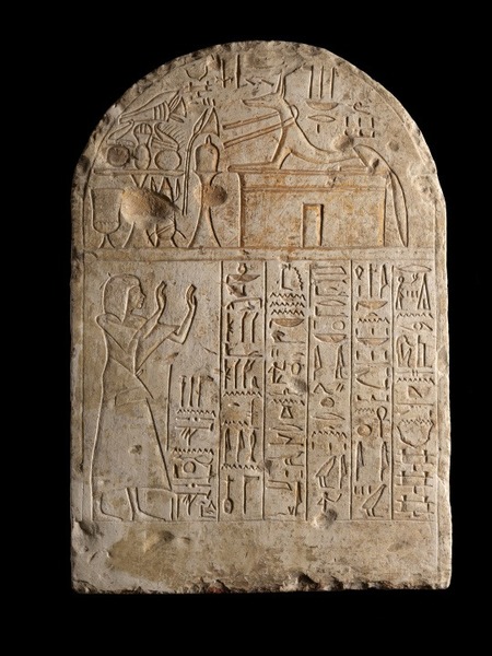 Quelle écriture est-il possible de déchiffrer sur la Stèle de Minnakht ?