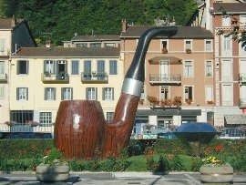 Les pipes de Saint-____, très appréciées des amateurs, feront la renommée de la ville à partir de 1855