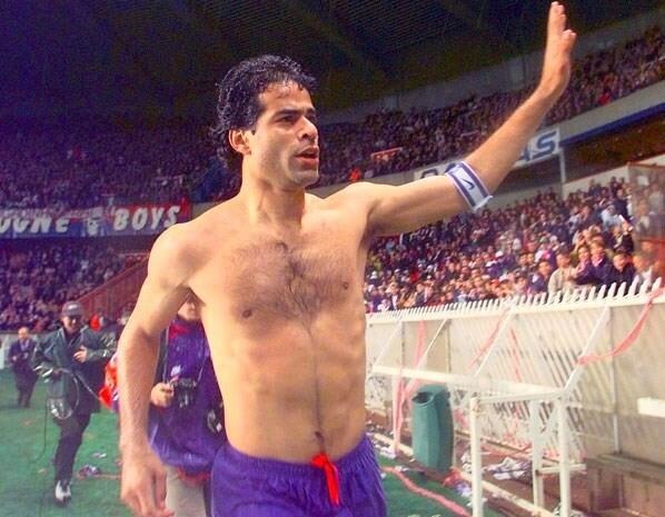 En 1998 il fait ses adieux au Parc des Princes. Le PSG sera son dernier club pro.