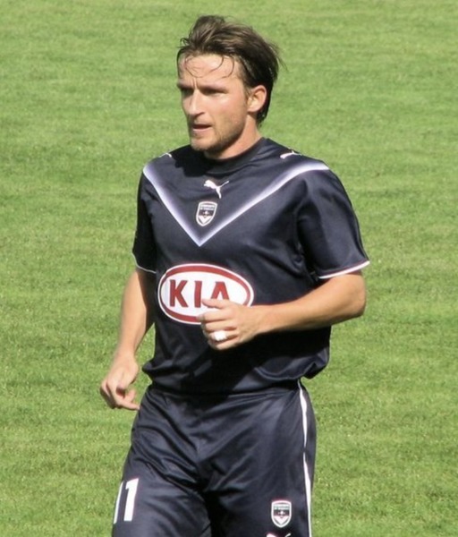 Au mercato d'été 2005, l'international tchèque Vladimír Šmicer revient dans le championnat de France, à Bordeaux. Quel était son entraîneur cette saison-là ?