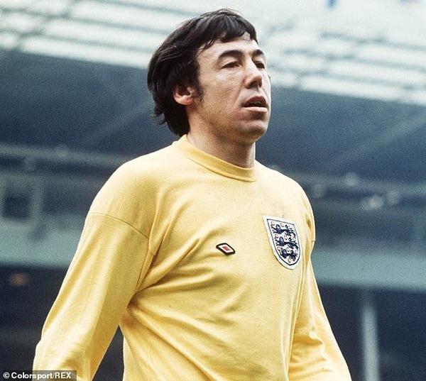 Lors de son propre Mondial en 1966, il garde les buts anglais. Il s'agit de ?