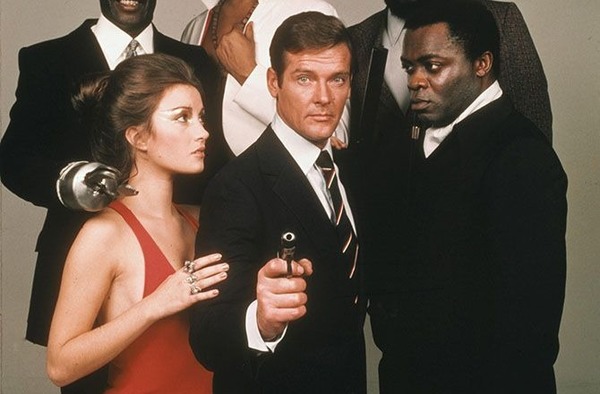 Se classe en 6ème position, le premierJames Bond avec Roger Moore ayant pour titre "Vivre et laisser mourir". Le générique de ce film d'espionnage est signé