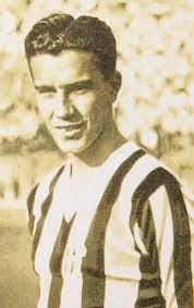 Dans les années 30, il a inscrit plus de 150 buts sous les couleurs de la Juve. C'est ?