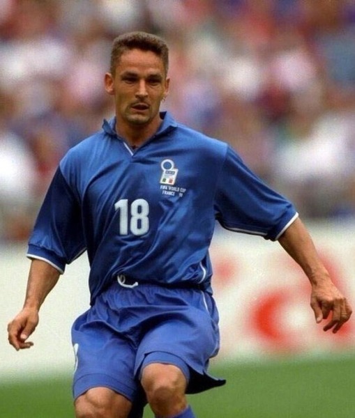 Il dispute ici son dernier Mondial, combien l'italien Roberto Baggio, a-t-il inscrit de but dans le tournoi ?