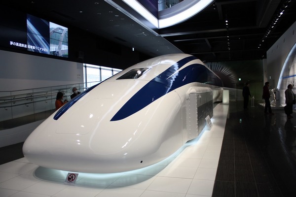 Le SCMaglev est un train japonais ayant battu le record du monde de vitesse en 2015. Quelle était environ sa vitesse ?
