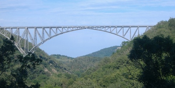 Pont ferroviaire métallique long de 460 m et haut de 116 m, il a été inauguré en 1903 sur la ligne de Castelnaudary à Rodez.