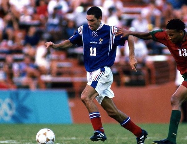 Le 31 août 1996, il fête sa première sélection en équipe de France contre .......