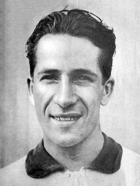 Avec 8 buts en 1930, il est le meilleur buteur du tout premier Mondial. Il s'agit de ?