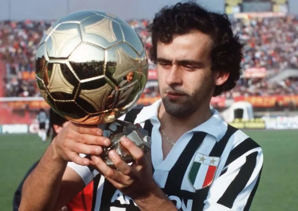Combien de fois Michel Platini a-t-il remporté le Ballon d'Or ?