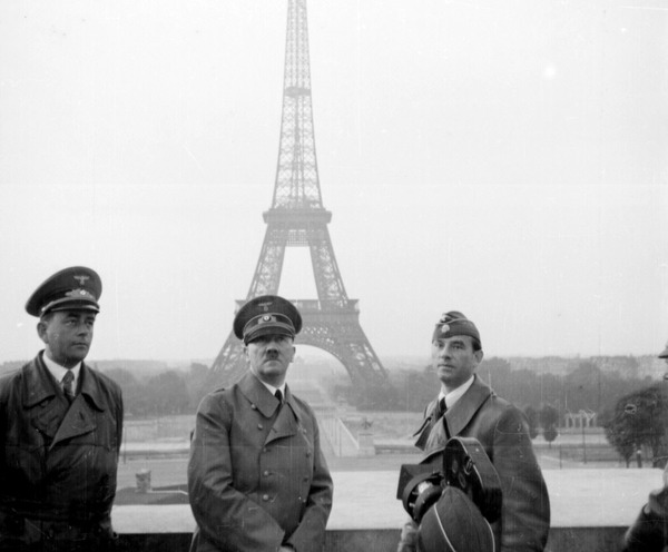 Le 14 juin 1940, les allemands défilent dans Paris, ils ont envahi la France en ayant contourné la ligne...