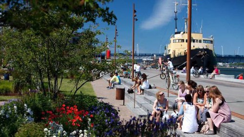 Dans quel pays se trouve la ville portuaire d'Aalborg ?