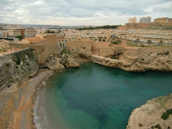 Avec quel pays, les villes espagnoles de Ceuta et Melilla possèdent-elles une frontière ?