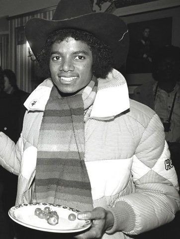 Michael aceitou um convite de qual  cineasta  para narrar a história do filme E.T., O Extraterrestre 1982 em um disco ?