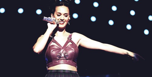 Katy Perry est amoureuse de qui ?