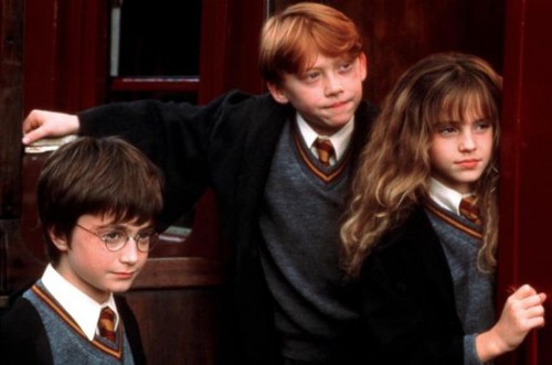 Quel est le premier personnage que l'on voit dans "Harry Potter à l'école des sorciers" ?