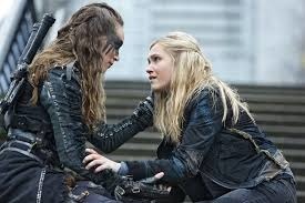 Quand Lexa et Clarke se sont embrassées pour la première fois, qui a fait le premier pas ?