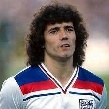 Joueur puis entraîneur anglais ballon d'Or 1978 et 1979 et légende de Liverpool ?