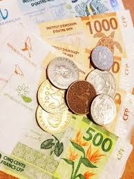 Quelle monnaie utilisent les habitants de Polynésie française et de Wallis-et-Futuna ?