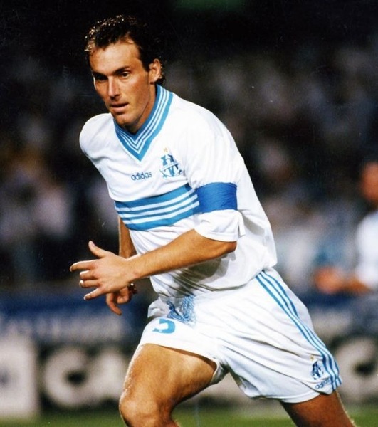 Pour sa première saison à Marseille, il termine meilleur buteur du club toutes compétitions confondues.