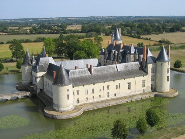 Dans quel château d'Anjou a été tourné le film "Peau d'âne" ?
