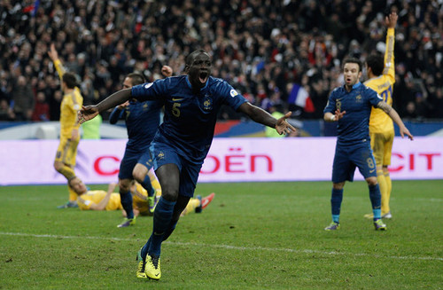 Lorsqu'il réussit son doublé contre l'Ukraine avec l'équipe de France (3-0), le 19 novembre 2013, lors du barrage retour qualificatif pour le Mondial 2014, Mamadou Sakho est alors joueur du