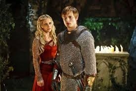 Saison 2 épisode 8 – « Les péchés du père » Indice "Lorsqu’un mystérieux guerrier défie Arthur en duel, personne n’aurait pu prédire..." ou Arthur et Merlin vont-ils ?