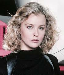 Elle se prénomme Julie Parrish.