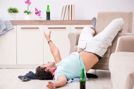 D'une personne alcoolisée, on peut dire qu'elle à un coup dans le......