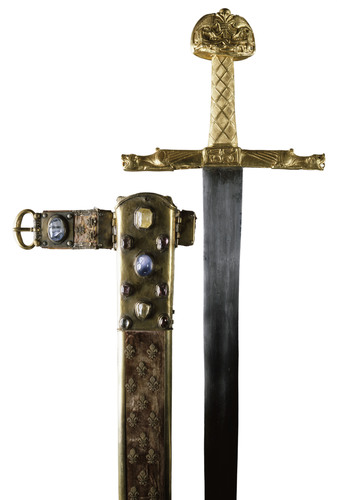 Son épée était considérée comme sacrée car :