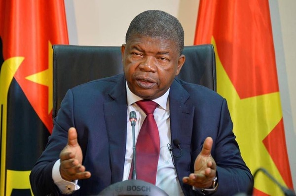 Quel est le président de l'Angola ?