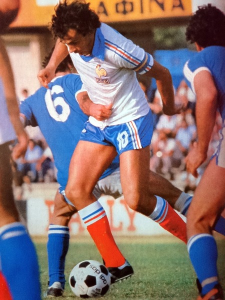 Le 11 octobre 1980 lors d'une victoire 7-0 contre Chypre, combien de buts inscrit-il ?