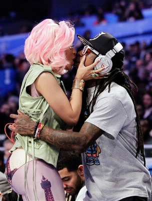 Qui Nicki Minaj s'apprêtait à embrasser ?
